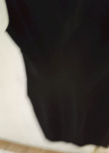 Drapeli V Yaka Siyah Midi Elbise - Görsel 4