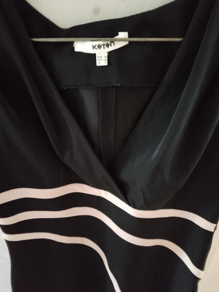 Drapeli V Yaka Siyah Midi Elbise - Görsel 2