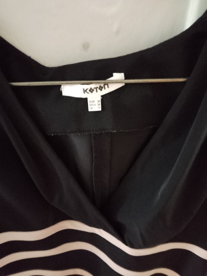 Drapeli V Yaka Siyah Midi Elbise - Görsel 5