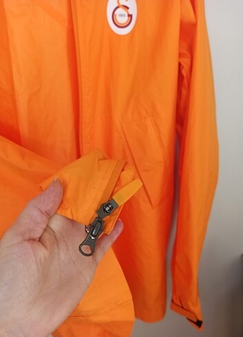 Galatasaray 23-24 sezon Yağmurluk  - Görsel 2