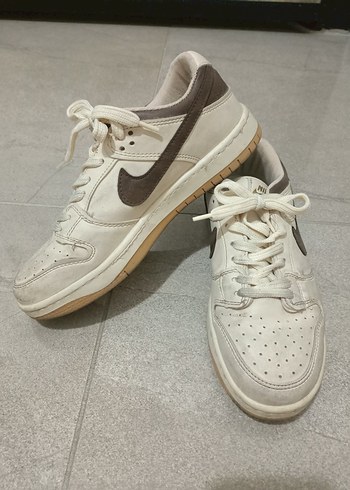 Diğer Nike Beyaz Kahverengi Swoosh Sneaker