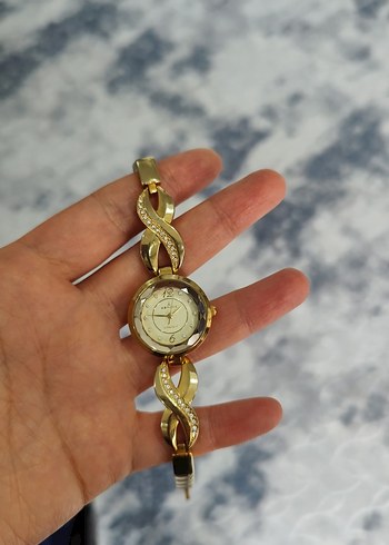 Zincir Detaylı Altın Kadın Kol Saati - Görsel 2