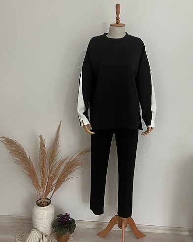 Siyah beyaz sweatshirt