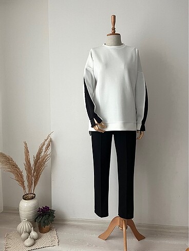 44 Beden Siyah beyaz sweatshirt