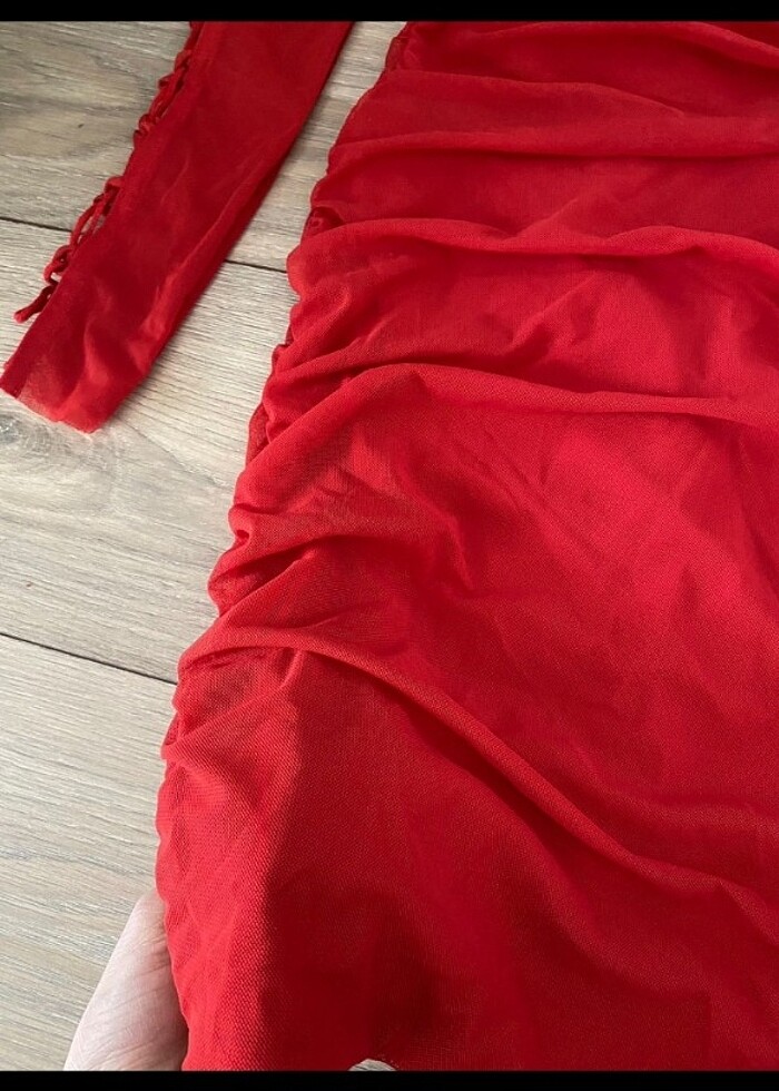 Kırmızı gece elbisesi - Görsel 3