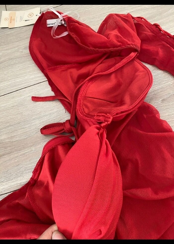 Kırmızı gece elbisesi - Görsel 4