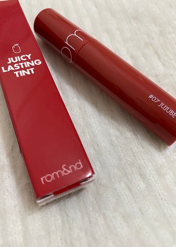 Rom&nd Juicy Lasting Tint No7 Jujube Kırmızı Parlak Ruj - Görsel 2