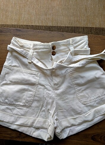 Bershka krem şort 