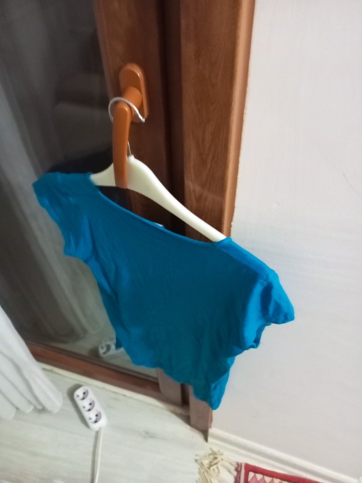 Kadın daissy  Yeşil V Yaka Tişört - Görsel 2