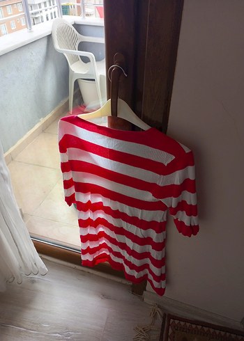 Tiffany trende Kısa Kollu Kırmızı Çizgili  l beden Tişörtü - Görsel 2