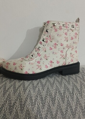 Kadın çiçek desenli bot 38 numara - Görsel 6