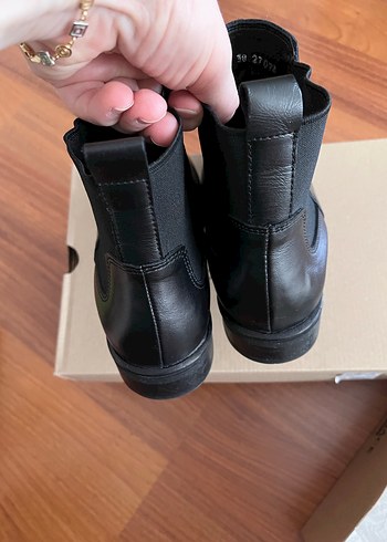 38 Beden siyah Renk Siyah Deri Kadın Bot