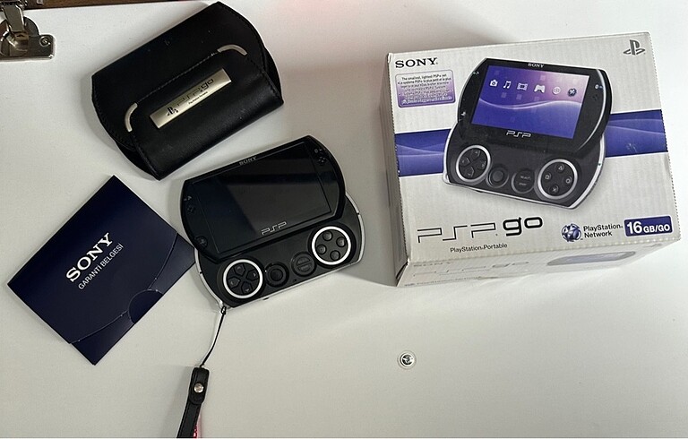 PSP GO N1004 Oyun Konsolu