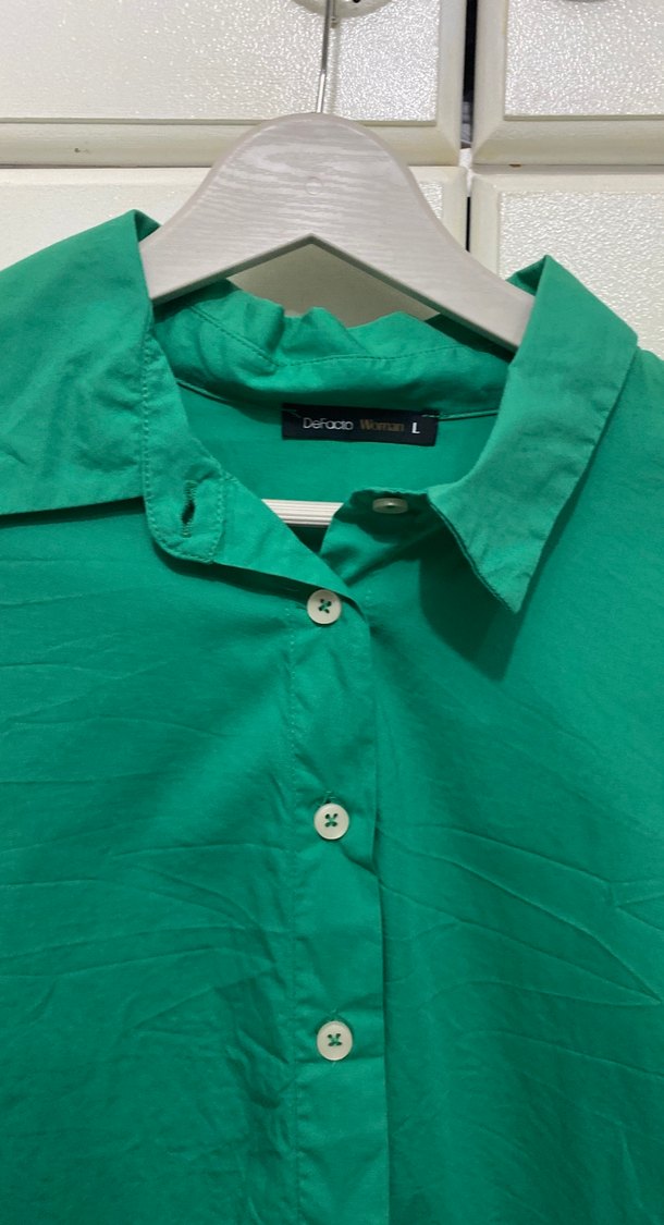 Düğmeli Yeşil Gömlek - Görsel 4