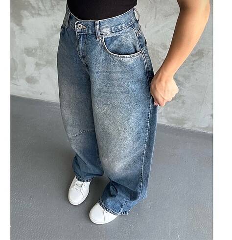 Arkadan kemerli baggy