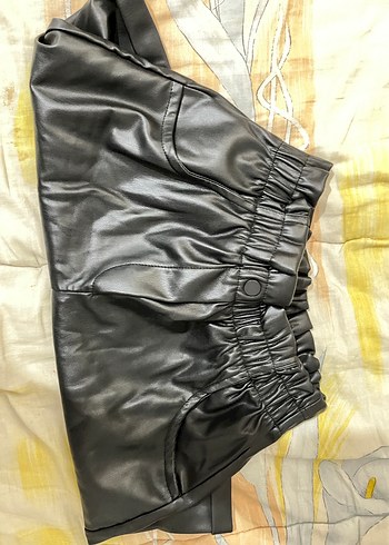 Kadın Siyah Deri Midi Şort - Görsel 2