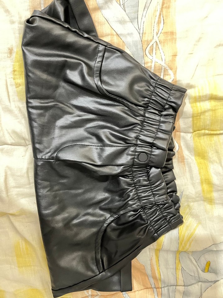 Kadın Siyah Deri Midi Şort - Görsel 2