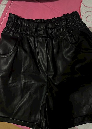 Kadın Siyah Deri Fırfırlı Mini Şort - Görsel 2