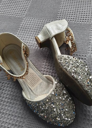 Charmlı Pullu Topuklu Kız Çocuk Ayakkabısı - Görsel 2