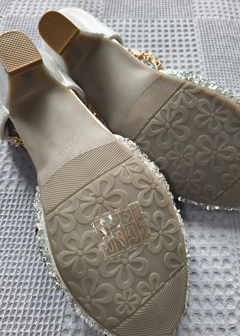 Charmlı Pullu Topuklu Kız Çocuk Ayakkabısı - Görsel 5