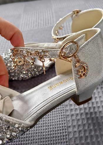 Charmlı Pullu Topuklu Kız Çocuk Ayakkabısı - Görsel 6