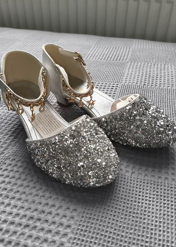 Charmlı Pullu Topuklu Kız Çocuk Ayakkabısı - Görsel 3