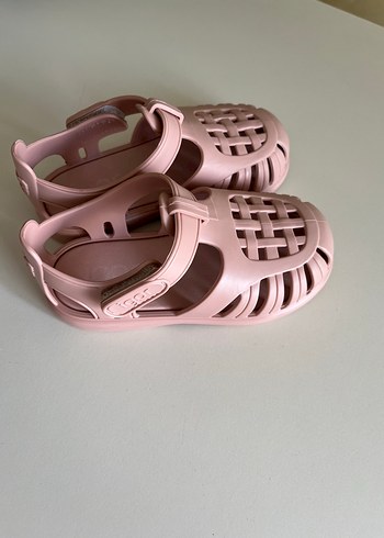 23 Beden Kız Çocuk Pembe Kare Desenli Kauçuk Sandalet