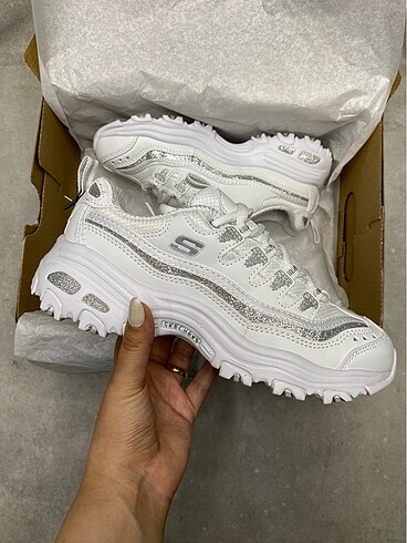 SKECHERS