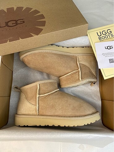 UGG MINI