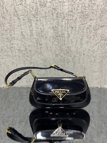  Beden siyah Renk Prada çanta
