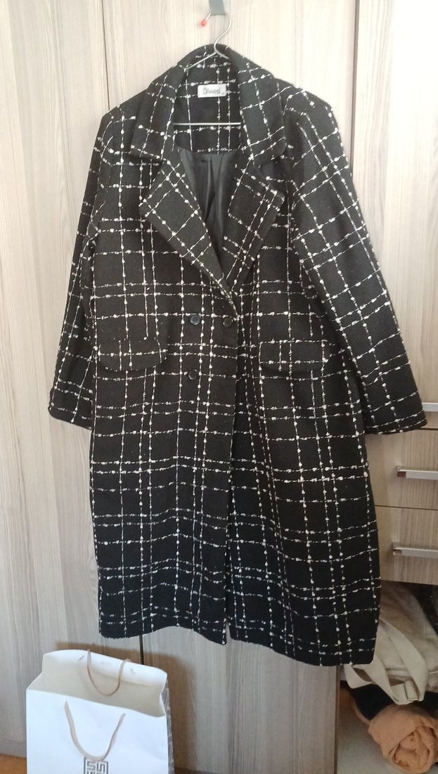 Düğmeli Siyah Mini Kareli Kadın Kaban - Görsel 4