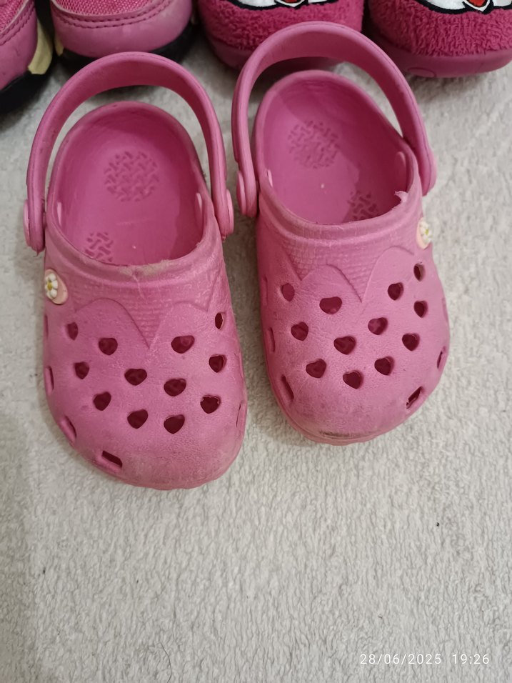 3 adet kız çocuk ayakbi ve terlik - Görsel 2