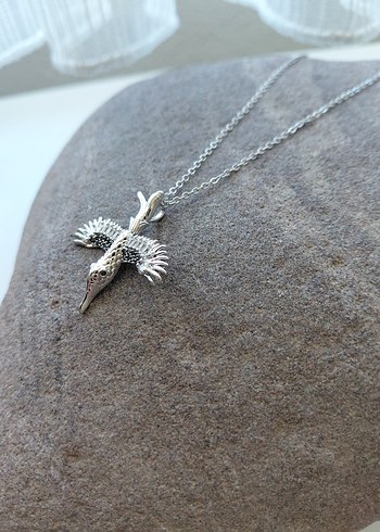 Gri Mini Anka Kuşu Desenli Zincir Detaylı Kolye - Görsel 2