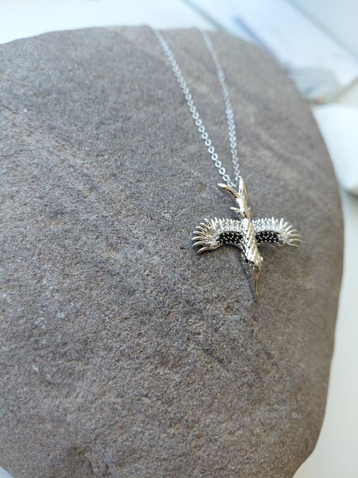 Gri Mini Anka Kuşu Desenli Zincir Detaylı Kolye - Görsel 3