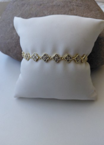 İşlemeli Zincir Detaylı Yonca Altın Renk Bileklik - Görsel 4