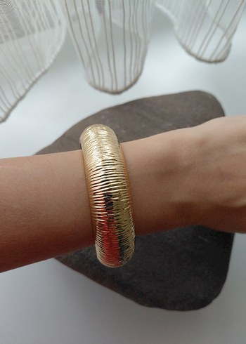 Altın Renk Tırtıklı Kadın Bileklik Kelepçe - Görsel 5