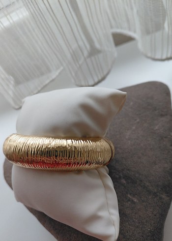 Altın Renk Tırtıklı Kadın Bileklik Kelepçe - Görsel 2