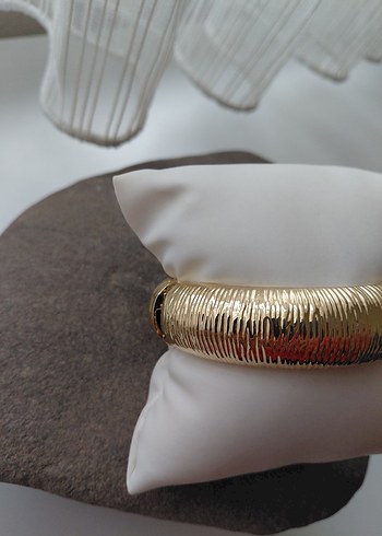 Altın Renk Tırtıklı Kadın Bileklik Kelepçe - Görsel 3