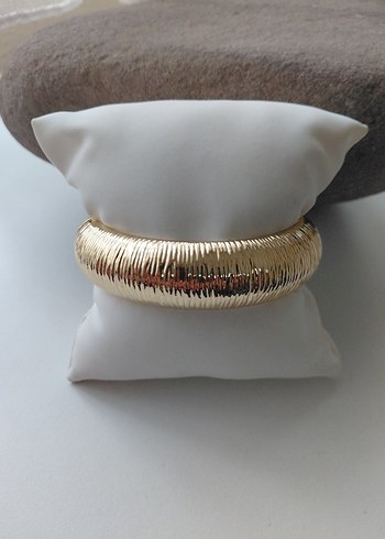 Altın Renk Tırtıklı Kadın Bileklik Kelepçe - Görsel 4