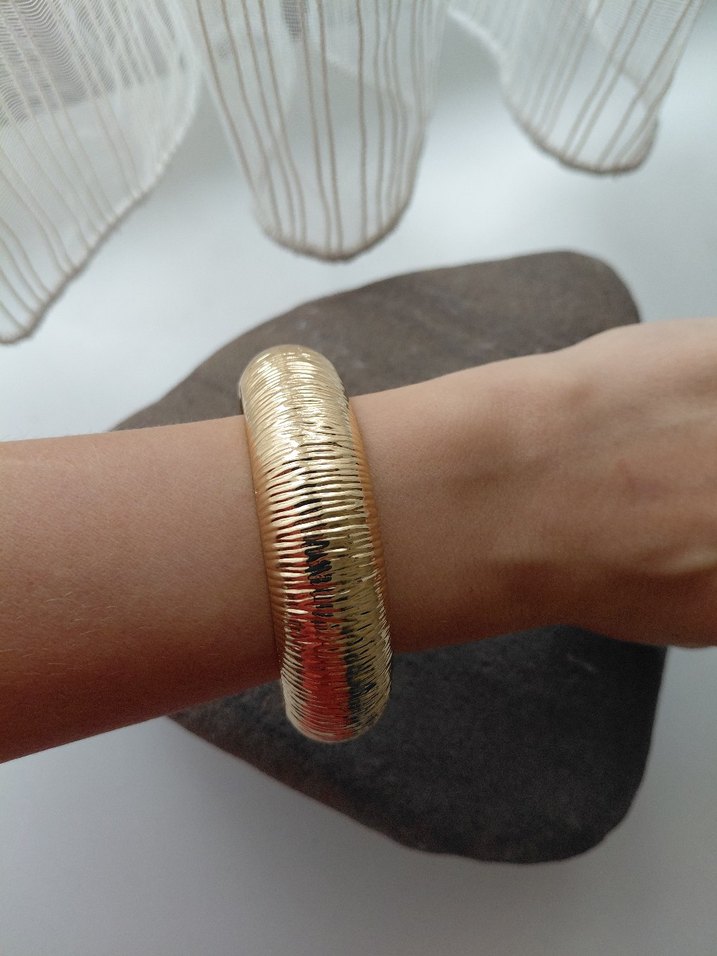 Altın Renk Tırtıklı Kadın Bileklik Kelepçe - Görsel 5