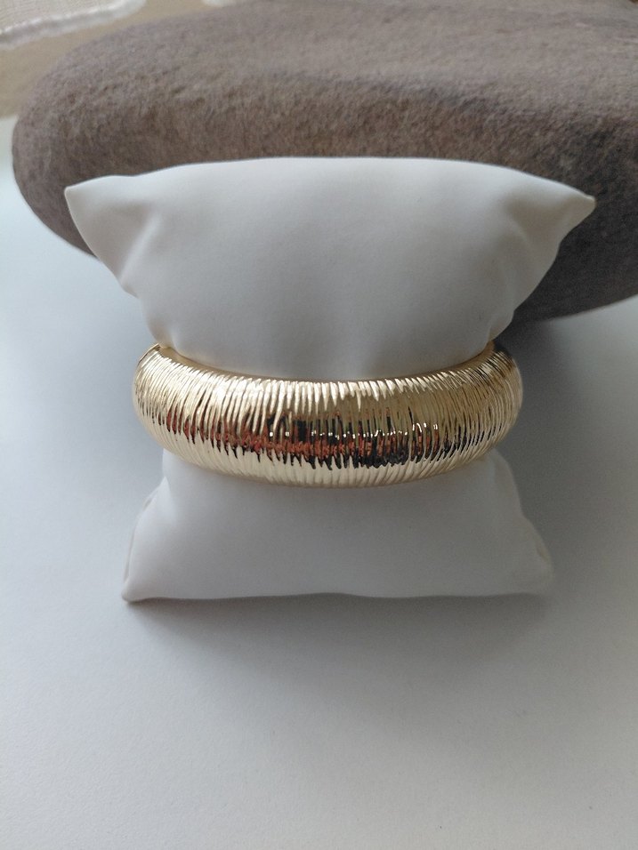 Altın Renk Tırtıklı Kadın Bileklik Kelepçe - Görsel 4