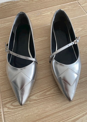 Gri Metal Tokalı Stiletto Kadın Babet