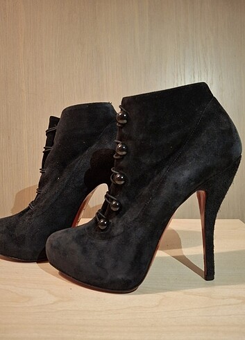 Christian Louboutin TOPUKLU AYAKKABI (CHRİSTİAN LOUBOUTİN)