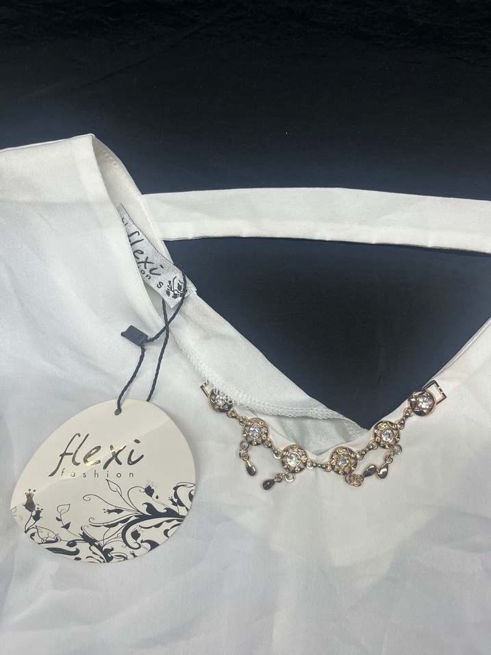 Boncuk Detaylı Beyaz V Yakalı Kolsuz Bluz - Görsel 3