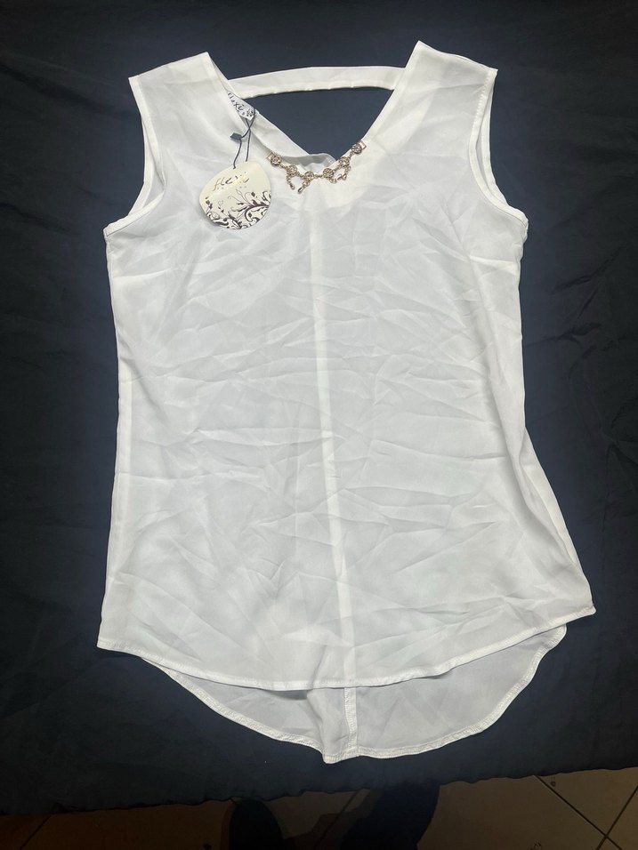 Boncuk Detaylı Beyaz V Yakalı Kolsuz Bluz - Görsel 2