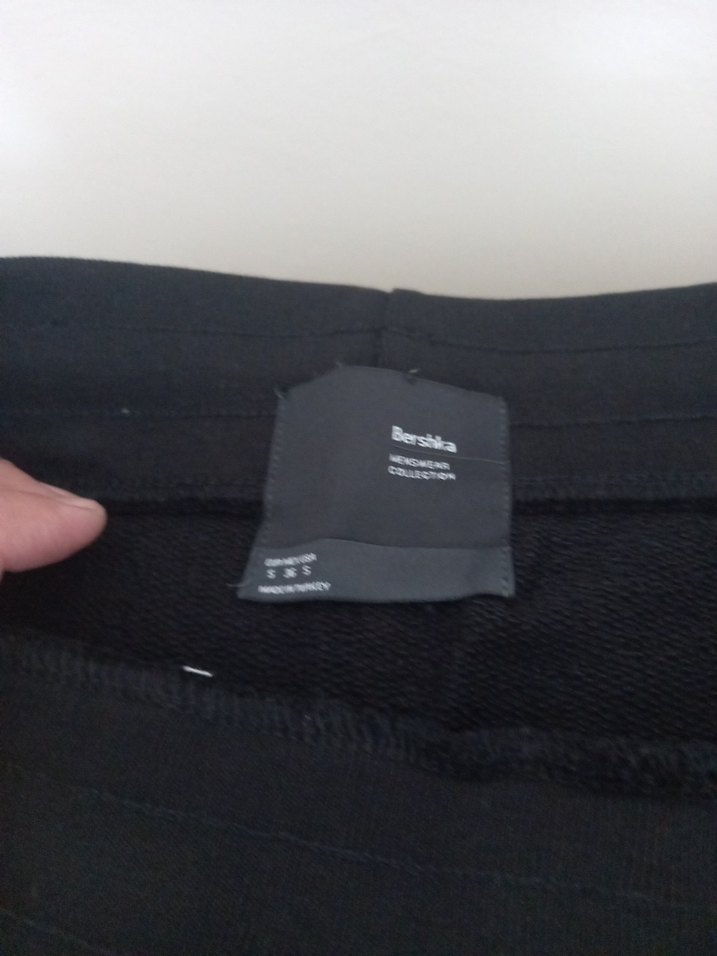 Siyah Bel Detaylı Şortu - Görsel 2