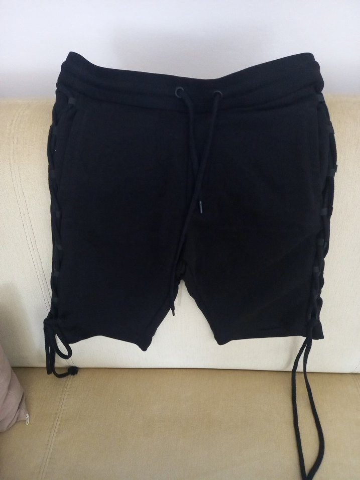 Siyah Bel Detaylı Şortu - Görsel 5