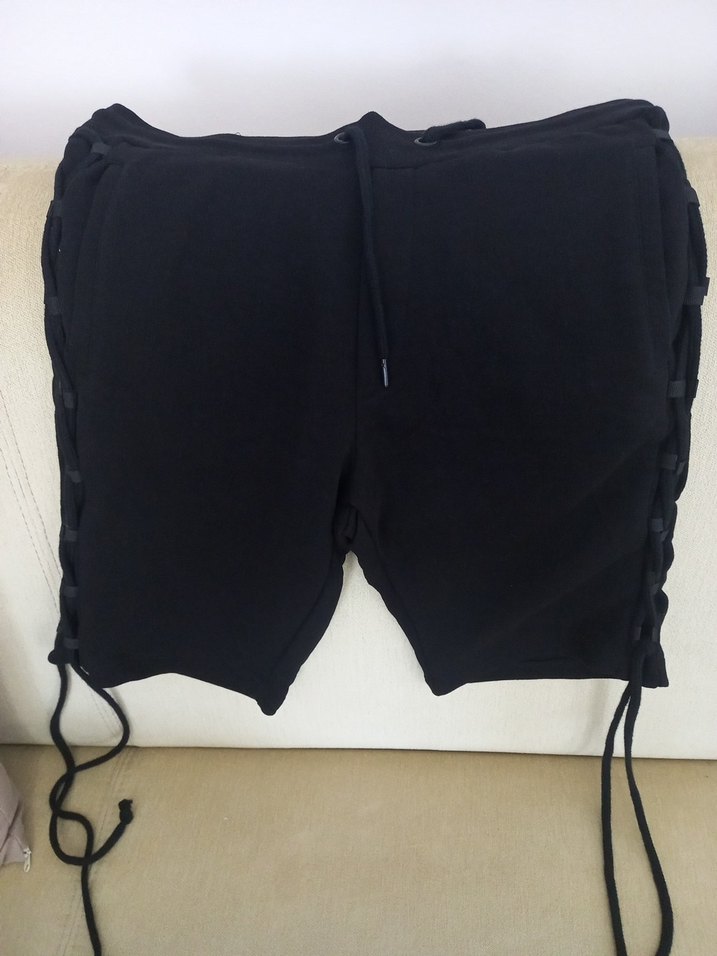 Siyah Bel Detaylı Şortu - Görsel 4