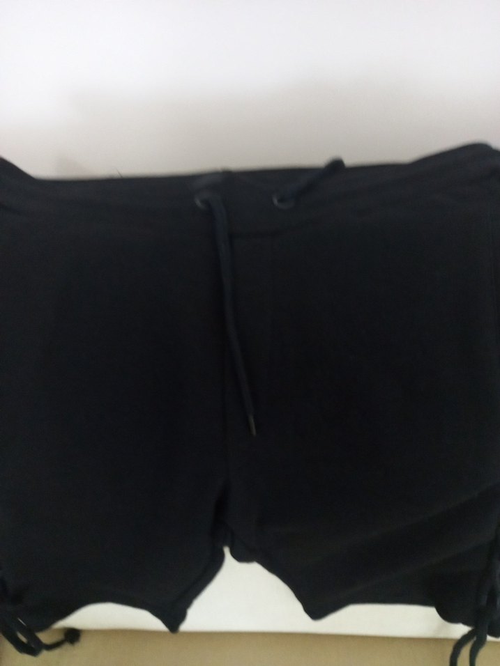 Siyah Bel Detaylı Şortu - Görsel 3