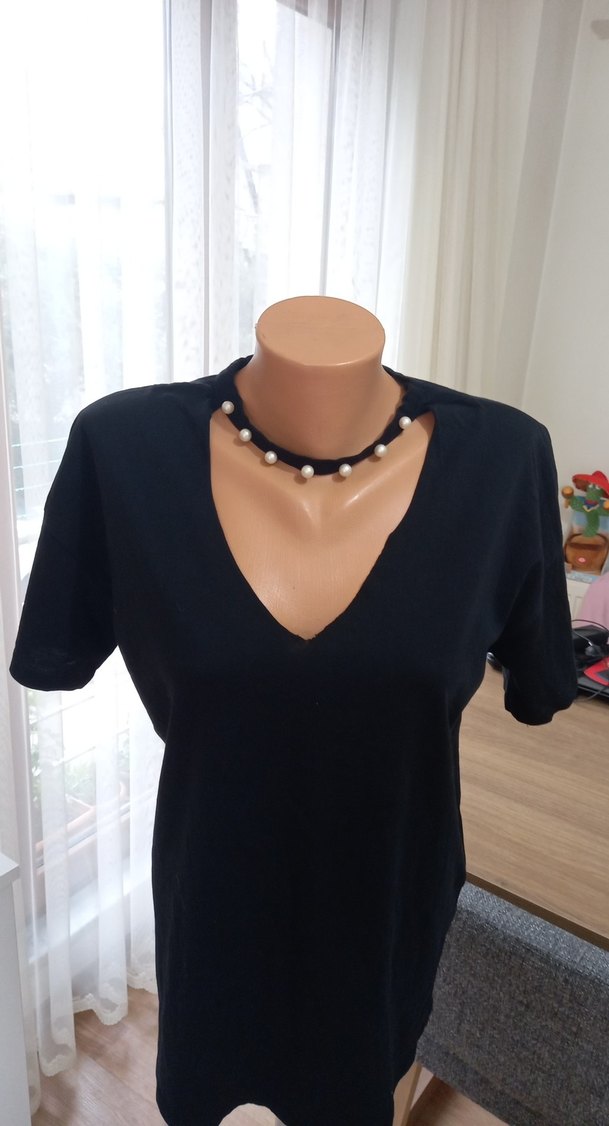 Boncuk Detaylı Siyah V Yaka Mini Bluz - Görsel 3